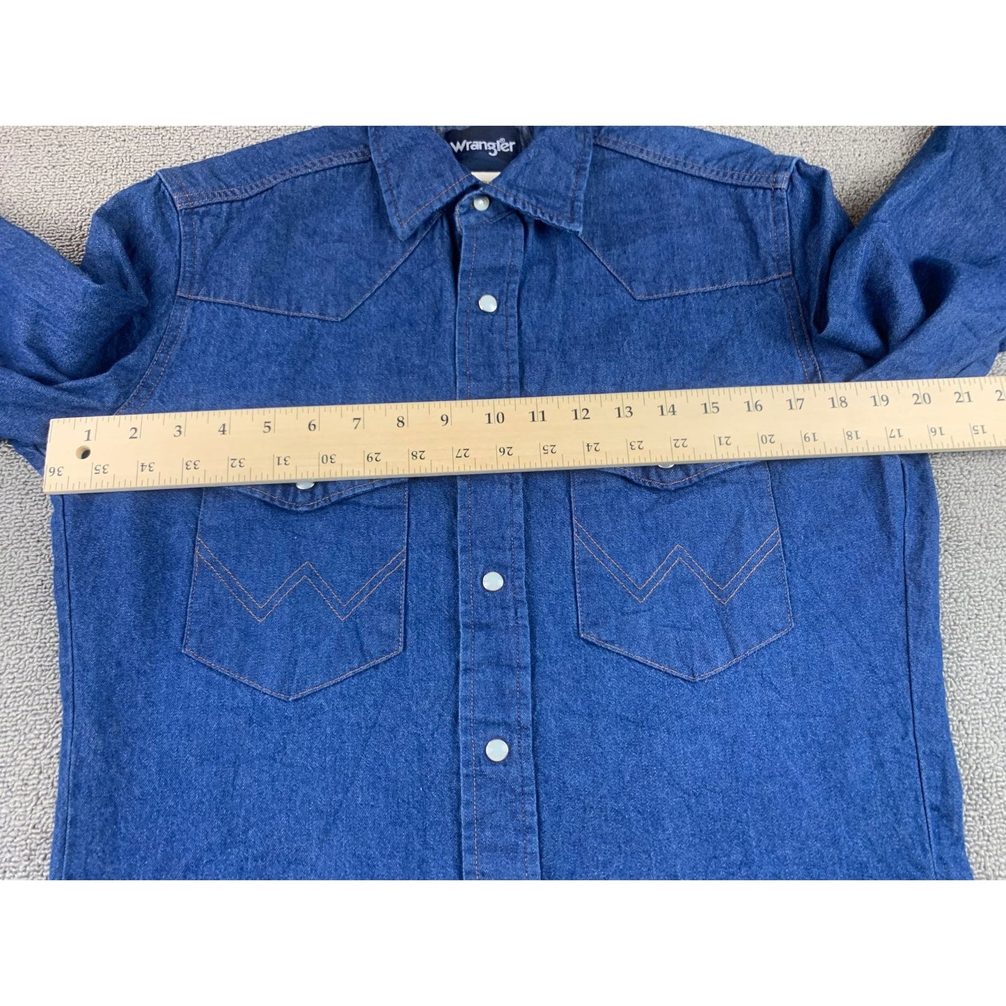 Vintage 90's Wrangler  Men's Small Pearl Snap Long Sleeve Denim Western Shirt