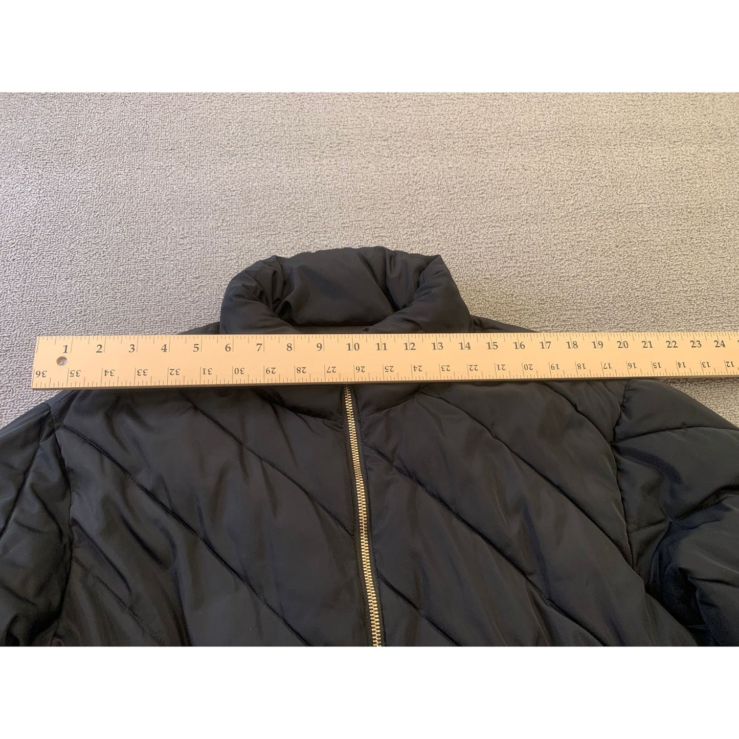 Zara Women's Large Black Cropped Puffer Jacket