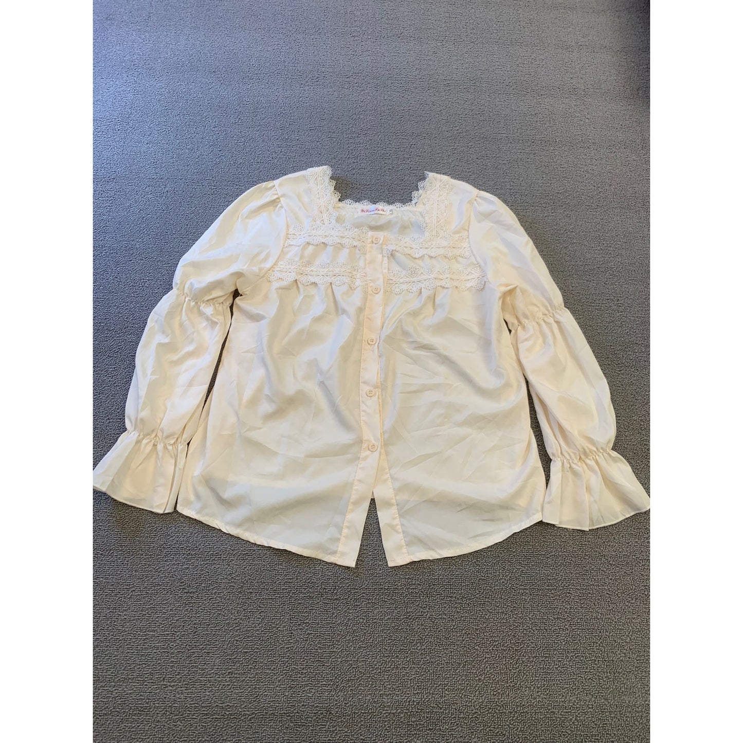 Yi Lian Fu Shi Women's M Cream Lace Trim Blouse