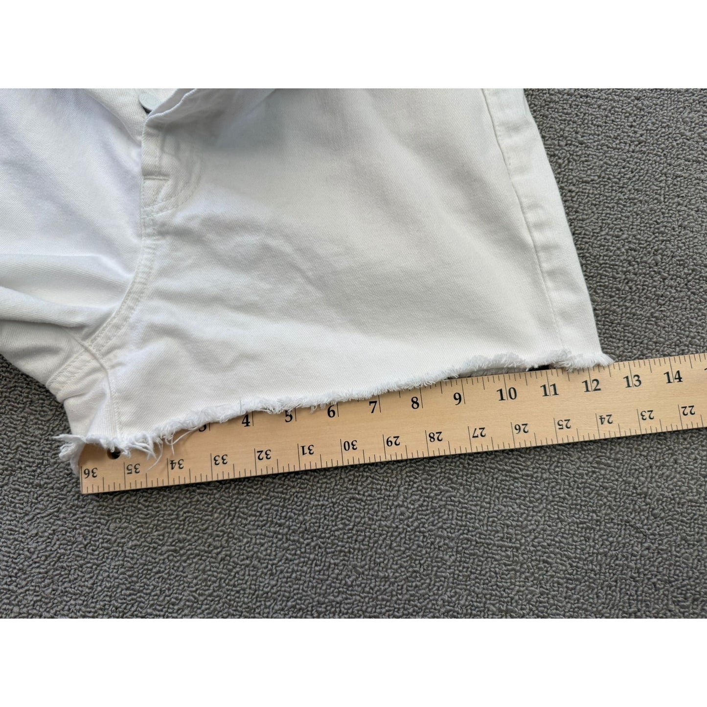 7 FOR ALL MANKIND Women Size 30 White Raw Hem Shorts