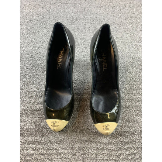Authentic CHANEL Size 39 Women's Patent Leather Pumps in Black