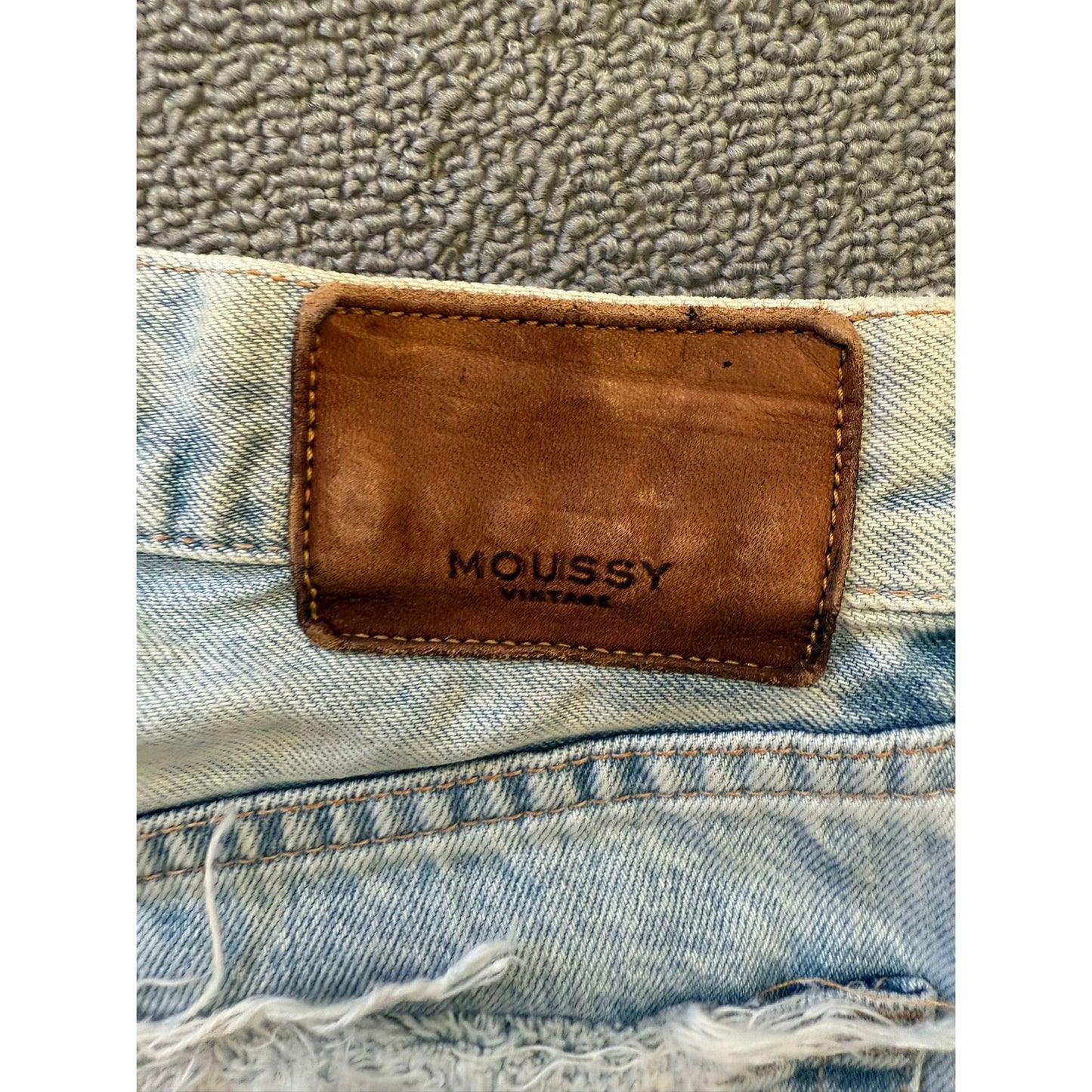 MOUSSY VINTAGE Women 33 Light Wash Distressed Denim Shorts Frayed Hem