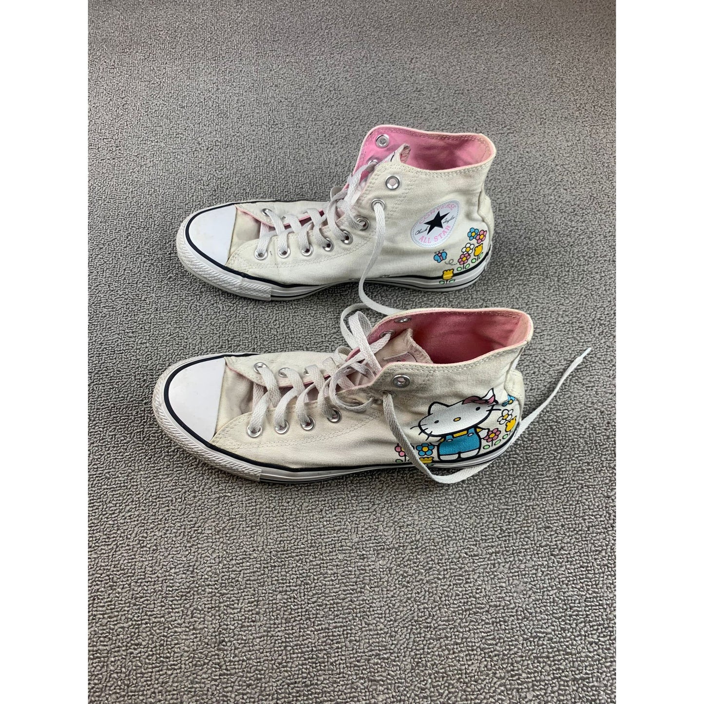 Converse Chuck Taylor Women 10 White Hello Kitty Chuck Taylor High Top Sneakers