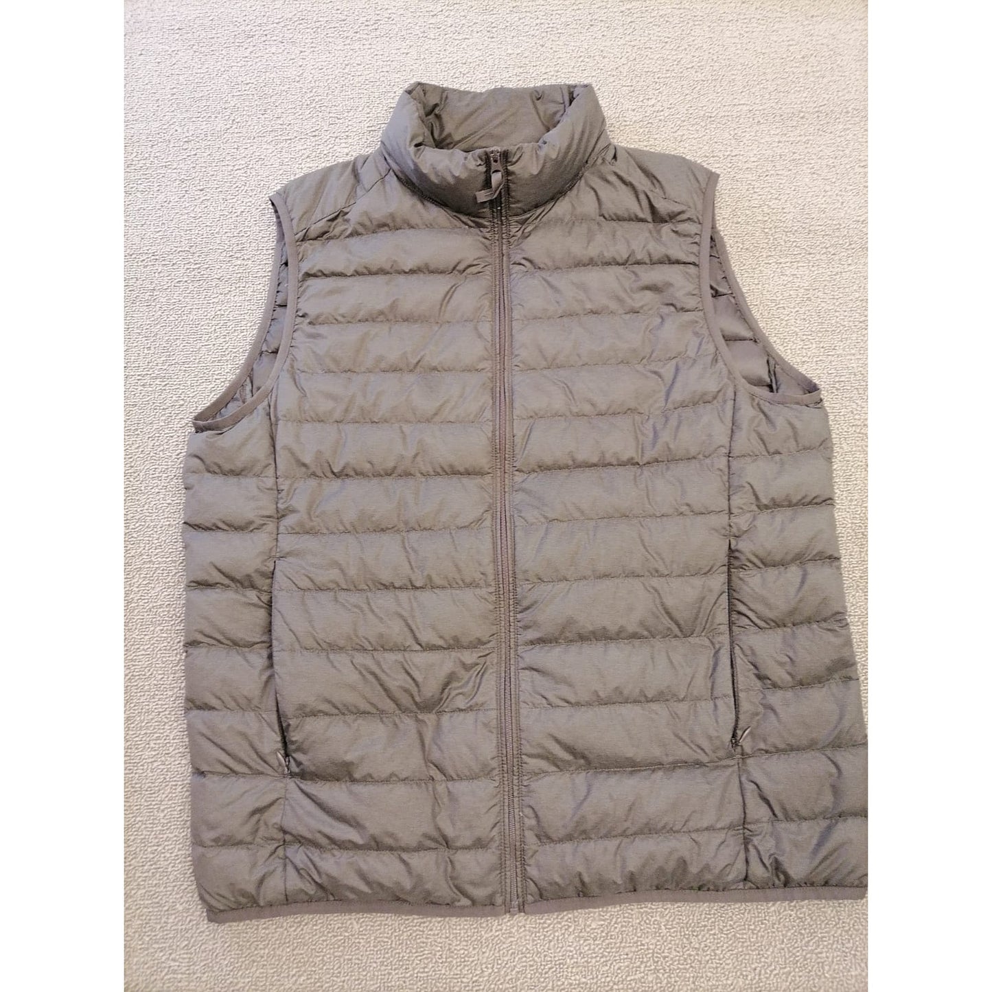 UNIQLO Small Female Grey Ultra Lightweight Full Zip Puffer Vest Fall Sporty