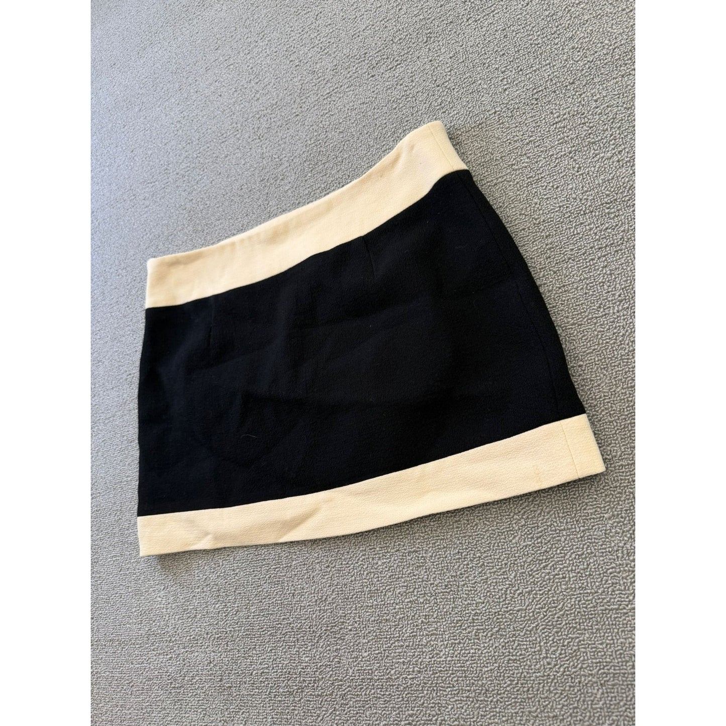 MILLY Women's 8 Black Mini Skirt Ivory Colorblock Trim