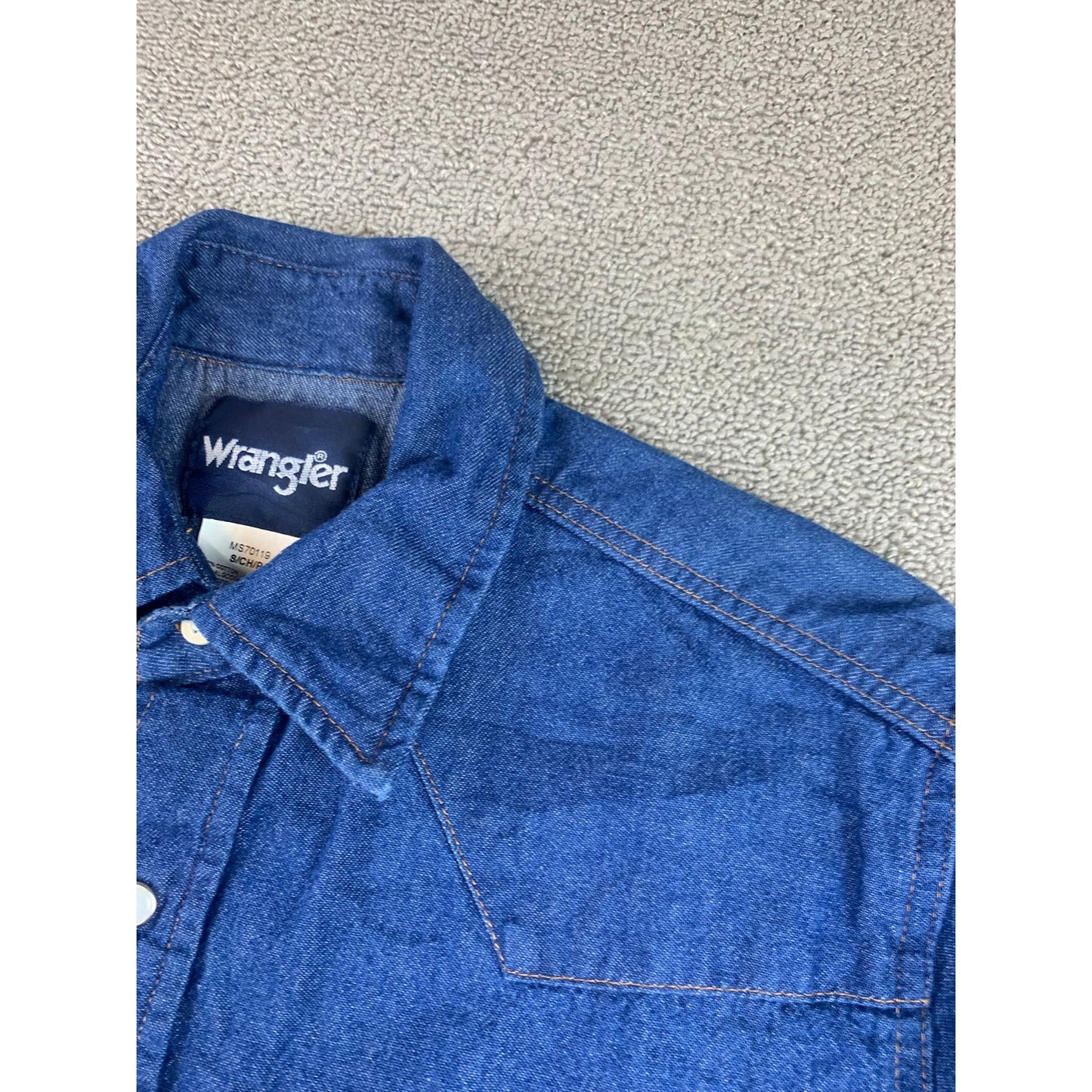 Vintage 90's Wrangler  Men's Small Pearl Snap Long Sleeve Denim Western Shirt