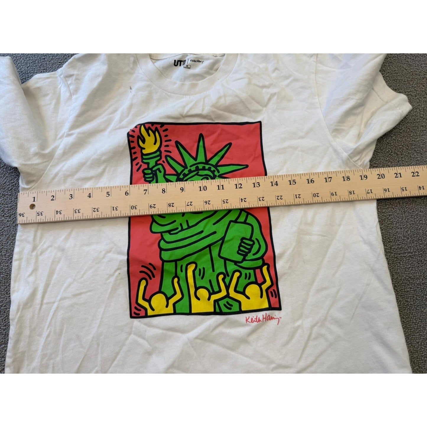 Uniqlo UT Keith Haring XS White Statue of Liberty Graphic Tee