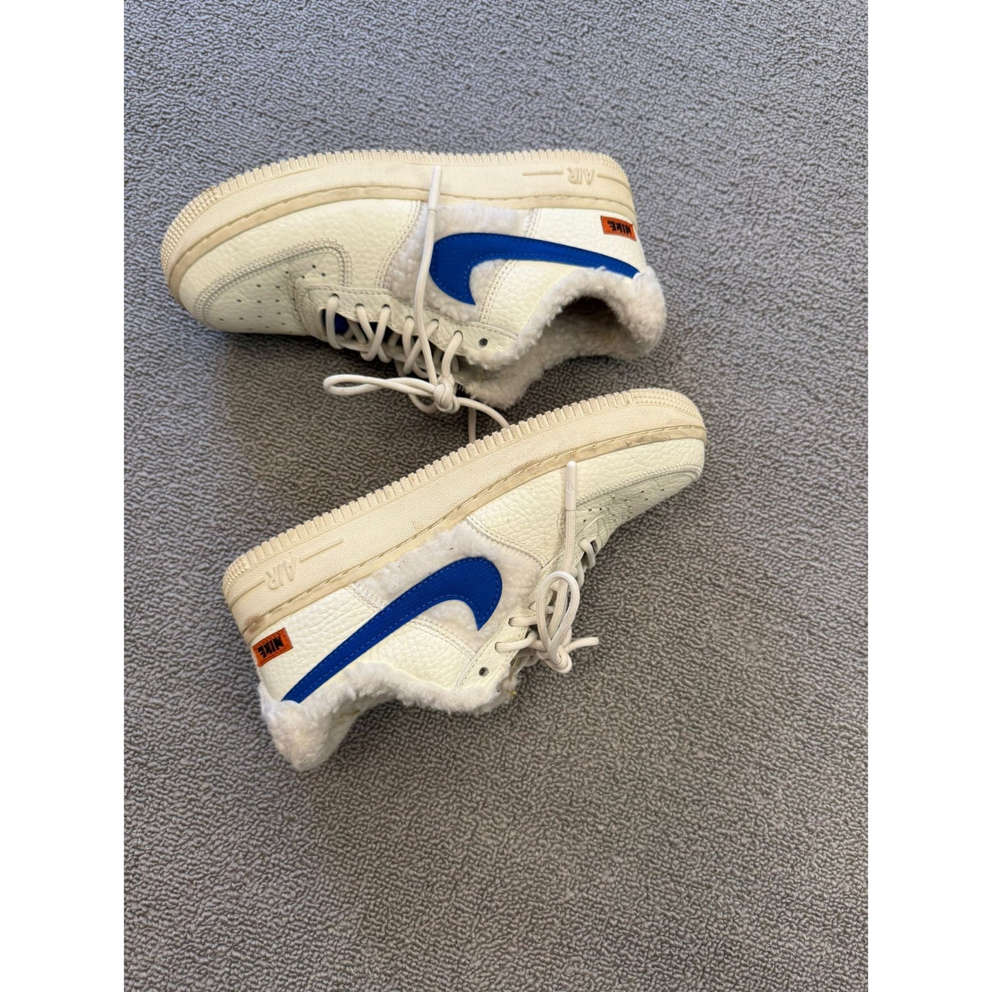 Nike Air Force 1 Women's Size 6 White Blue Sherpa Fleece Sneakers