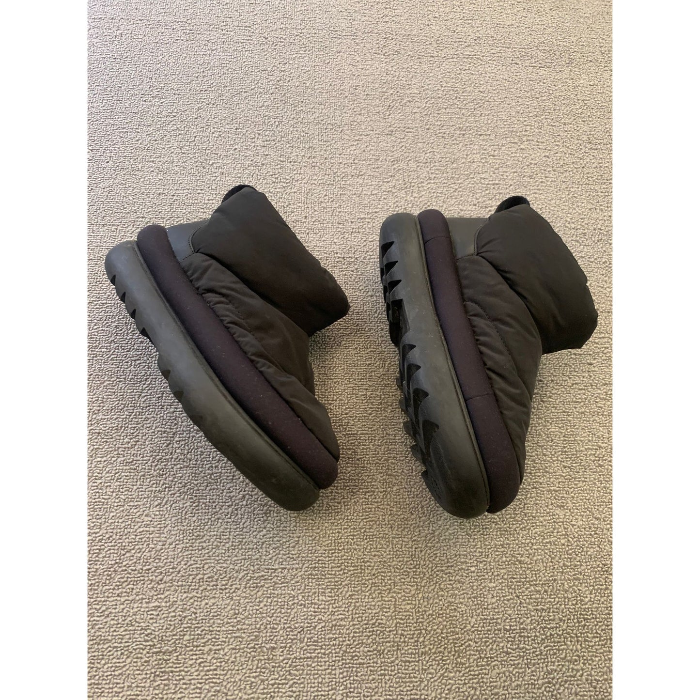 UGG Women US 7 Black Classic Maxi Mini Boots
