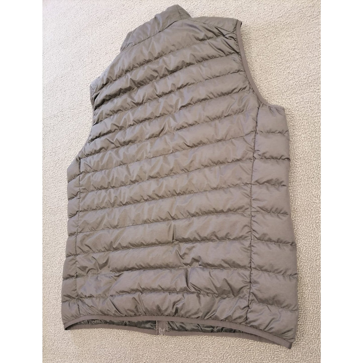 UNIQLO Small Female Grey Ultra Lightweight Full Zip Puffer Vest Fall Sporty