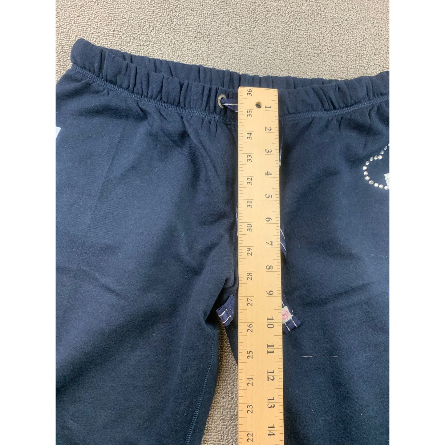 Rare Victoria’s Secret Pink MLB Yankees Cropped Capri Sweatpants - Size  Large