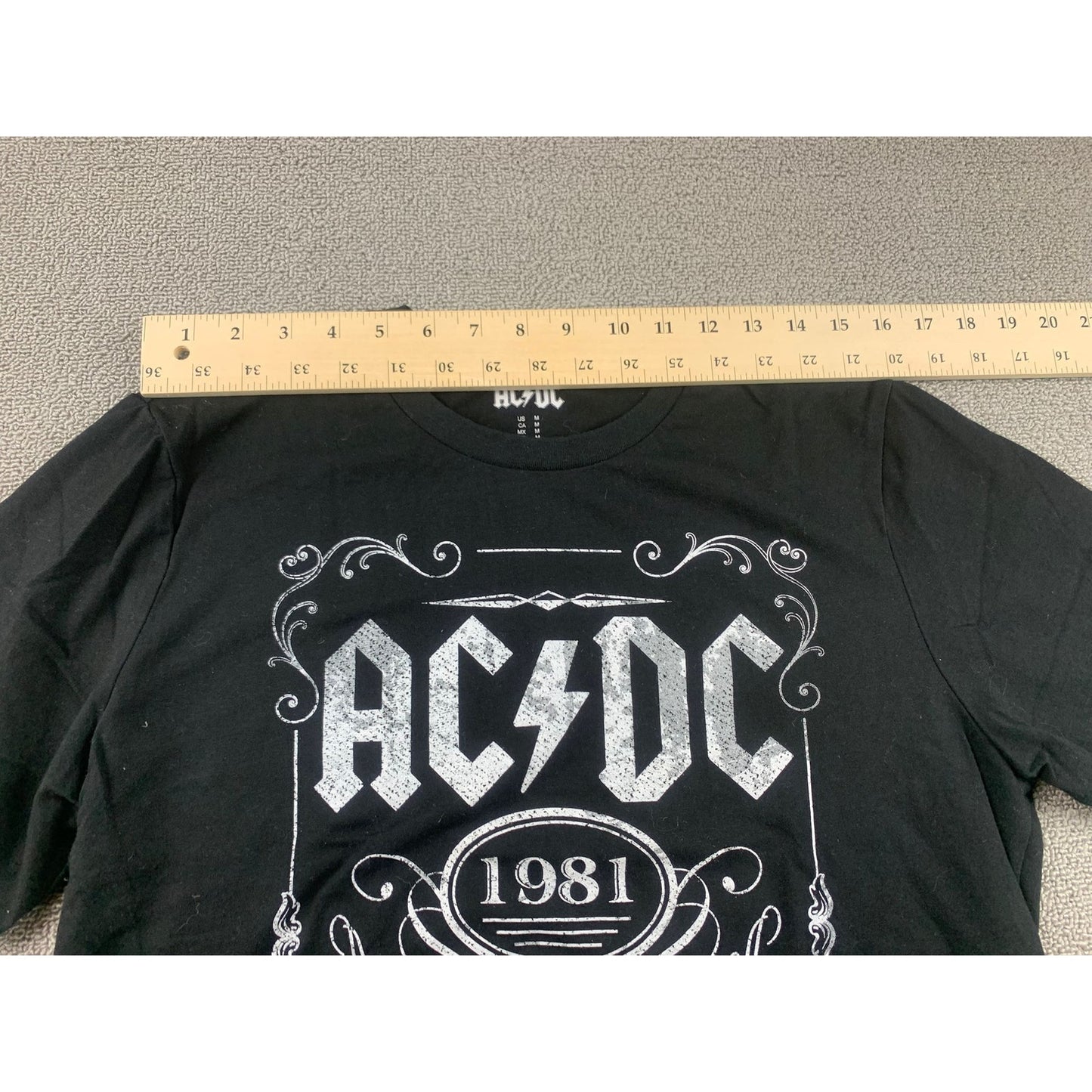 AC/DC Men's For Those About To Rock We Salute You Size M Black T-Shirt