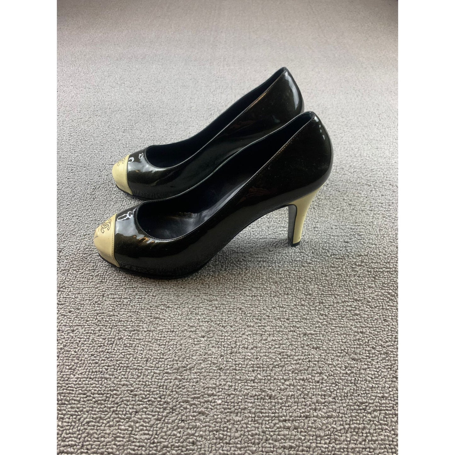 Authentic CHANEL Size 39 Women's Patent Leather Pumps in Black