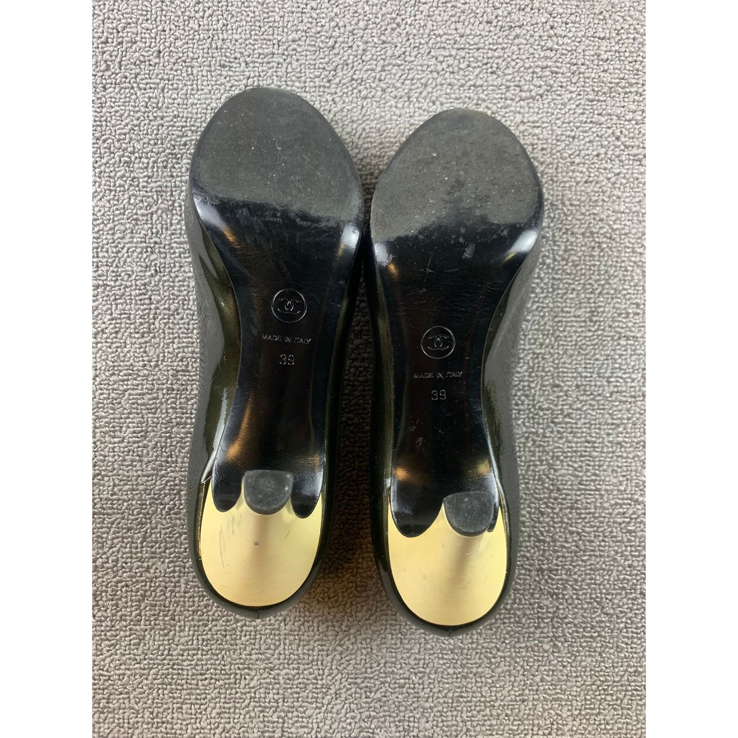 Authentic CHANEL Size 39 Women's Patent Leather Pumps in Black