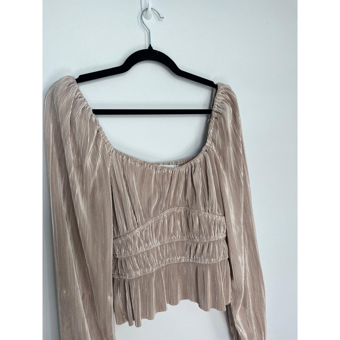 ASTR The Label Pleated Puff Sleeve Blouse Women M Beige Ruched Peplum Top