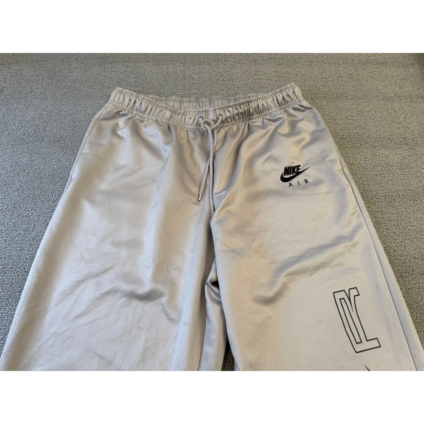 Nike Women’s Mid Rise Loose Fit Air Joggers Glossy Gray Size Large