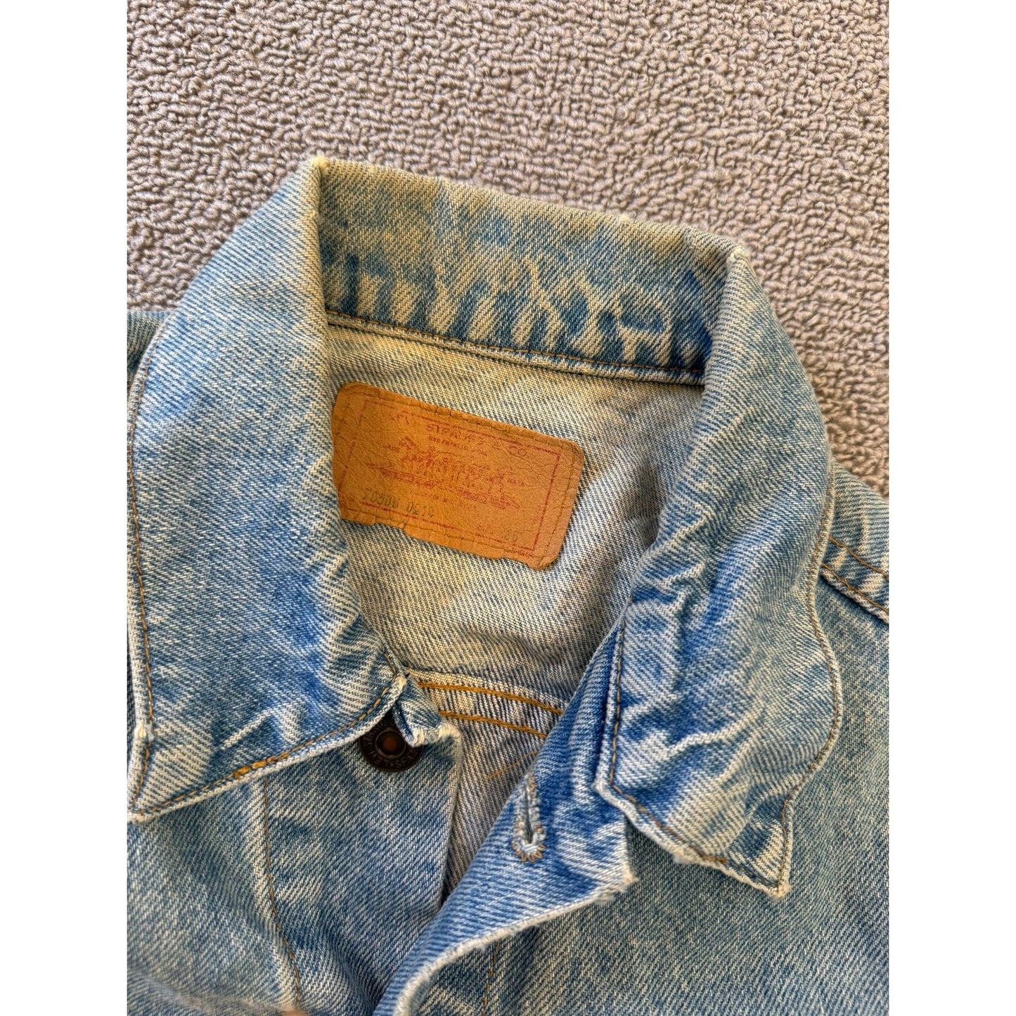 Levi's Vintage Women's Blue 26 Denim Trucker Jacket Light Wash Classic Style