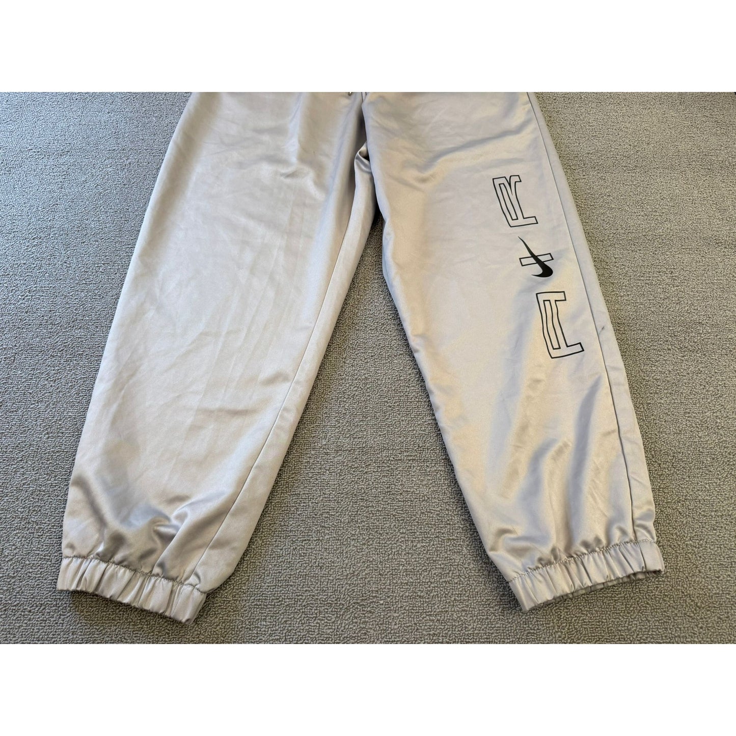 Nike Women’s Mid Rise Loose Fit Air Joggers Glossy Gray Size Large