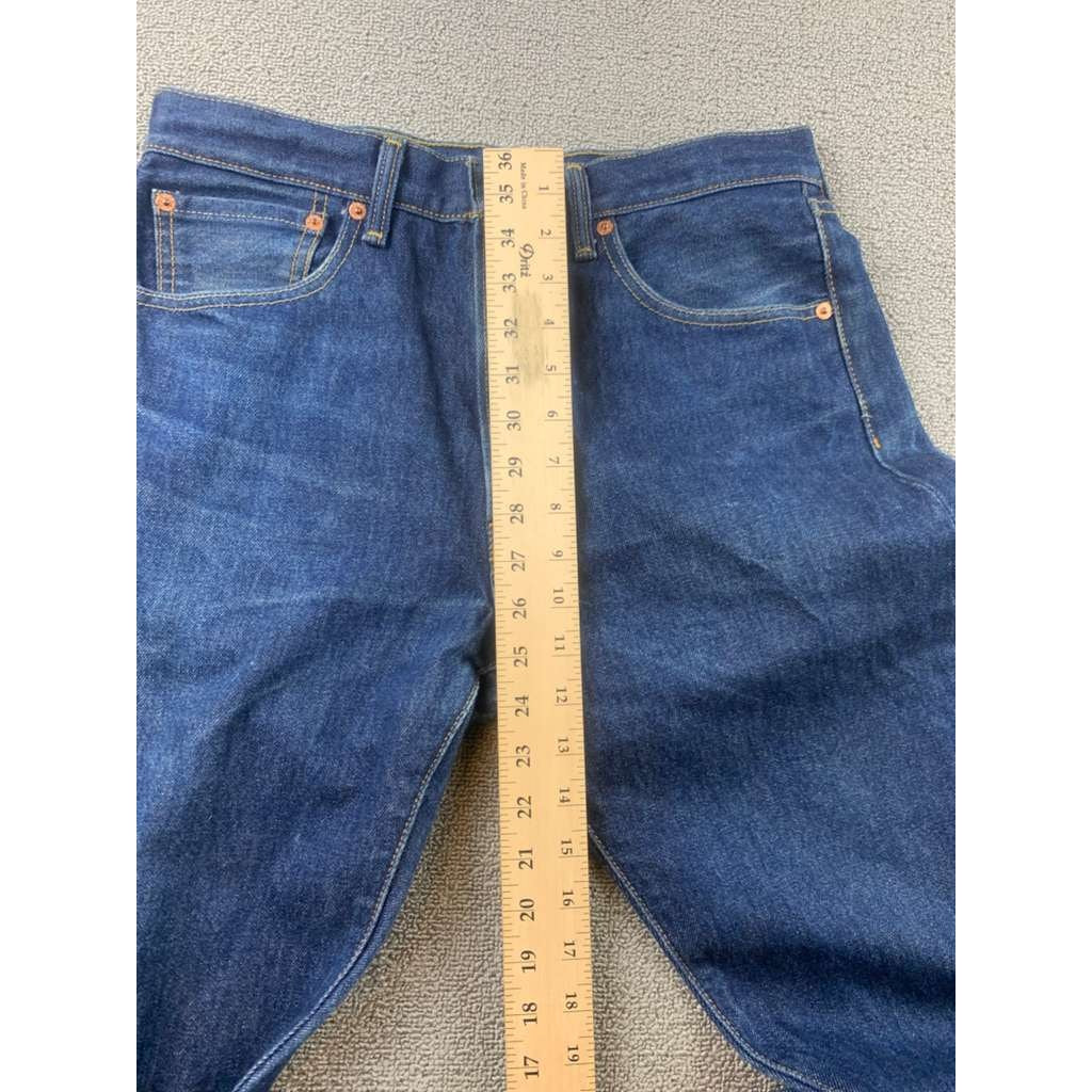Levis 501 Jeans Mens 32x34 Blue Straight Leg Regular Original Fit Medium Wash