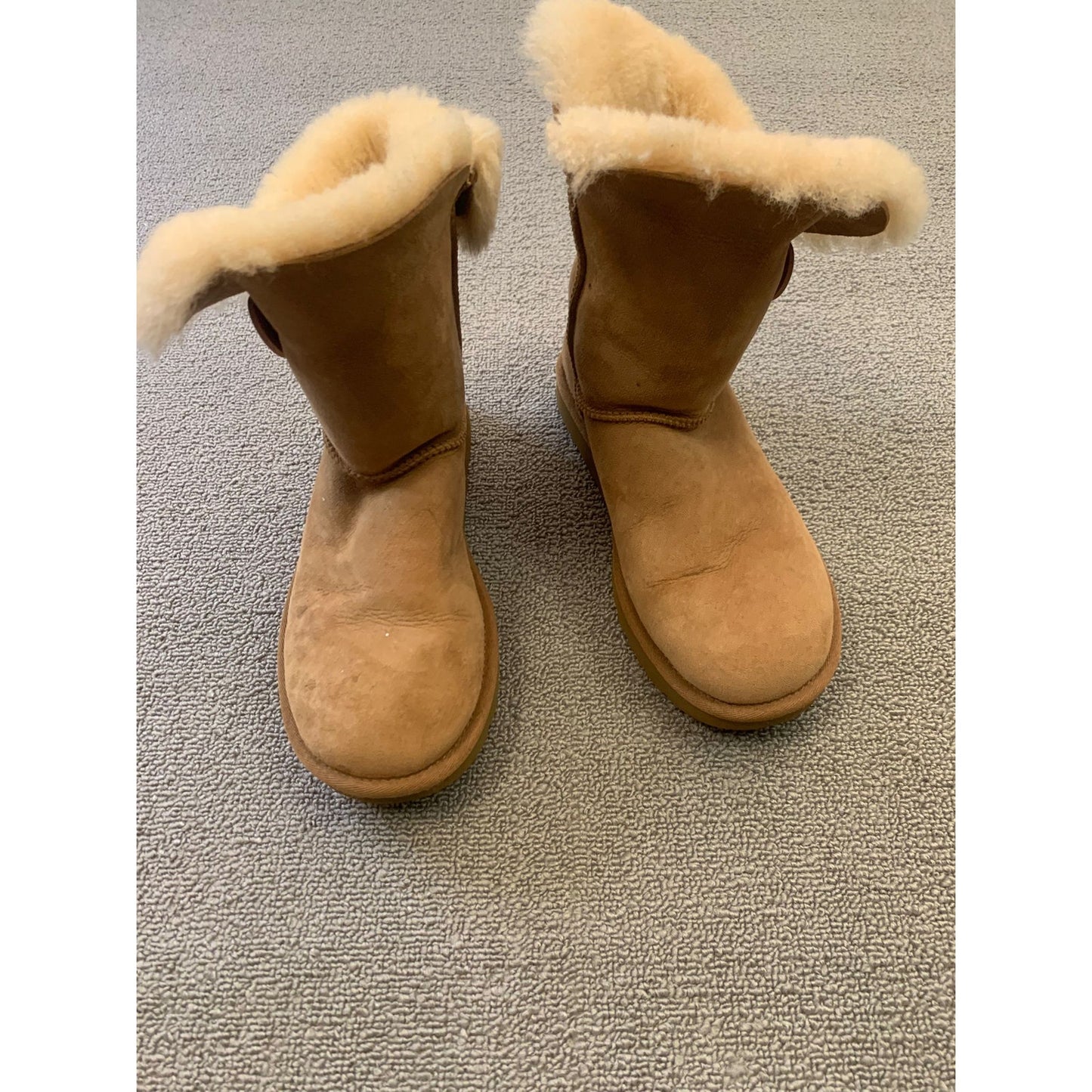 UGG Women US 7 Brown Suede Fur Classic Short Boots