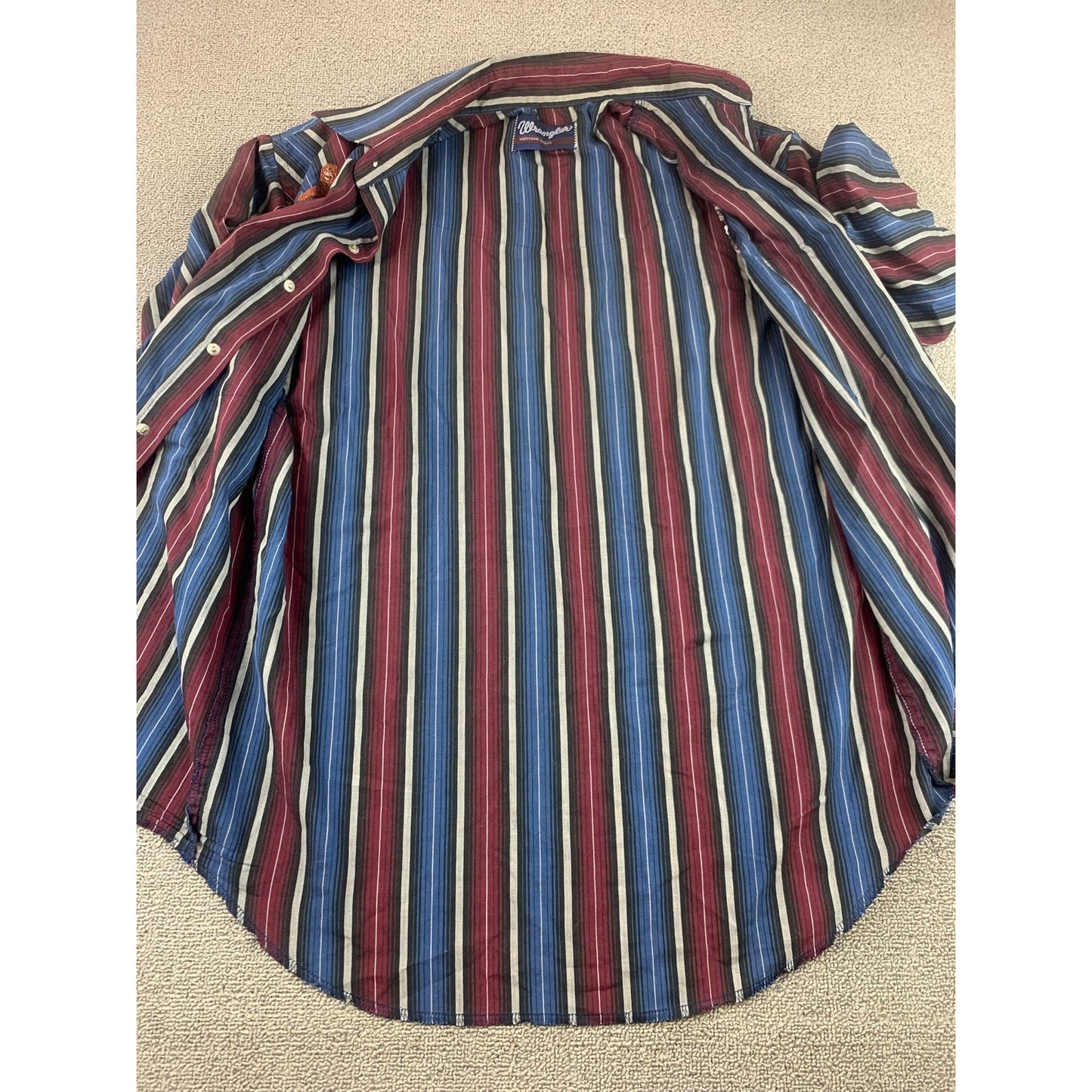 Vintage Wrangler Western Pearl Snap Shirt Short Sleeve Embroidered Bigfoot SZ M