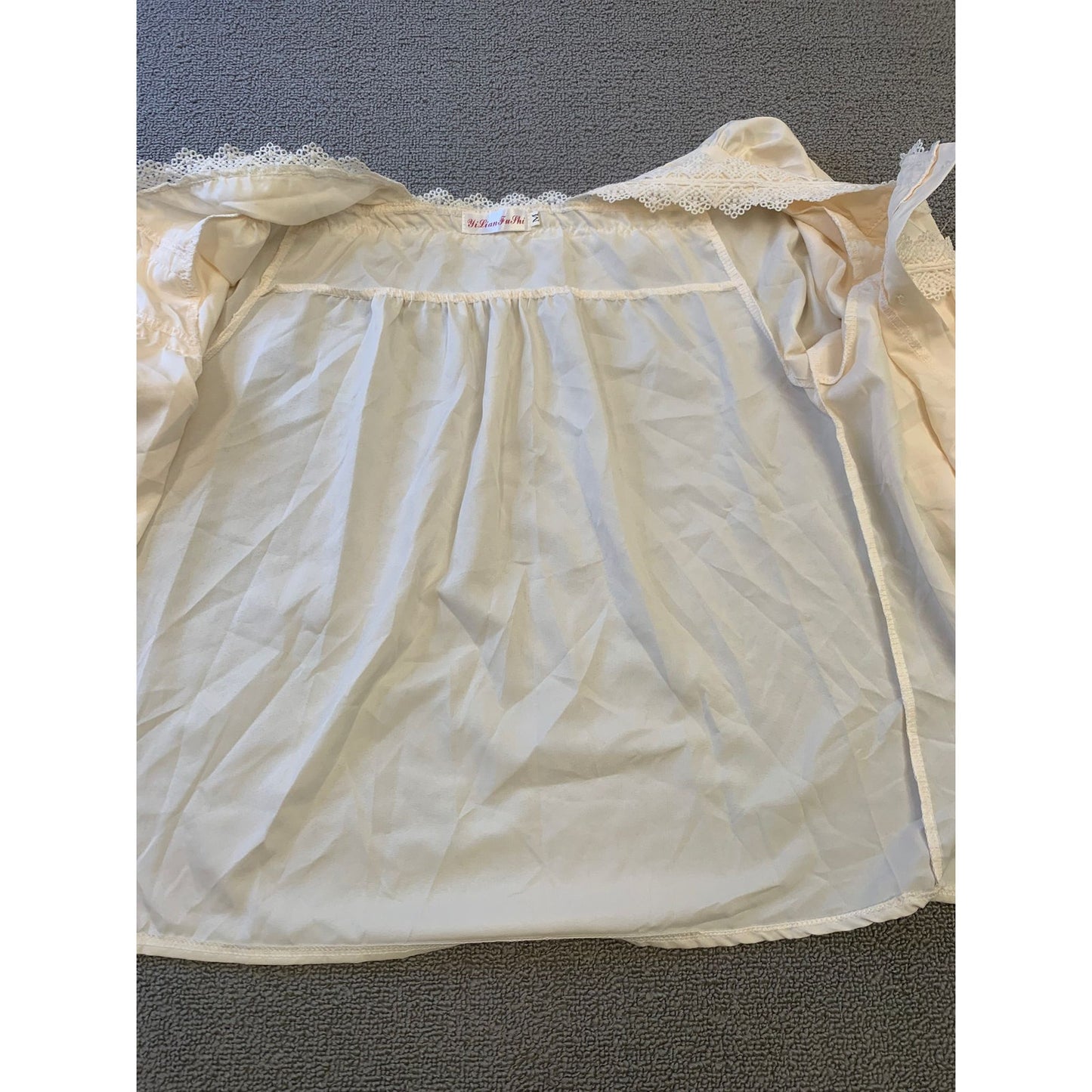 Yi Lian Fu Shi Women's M Cream Lace Trim Blouse