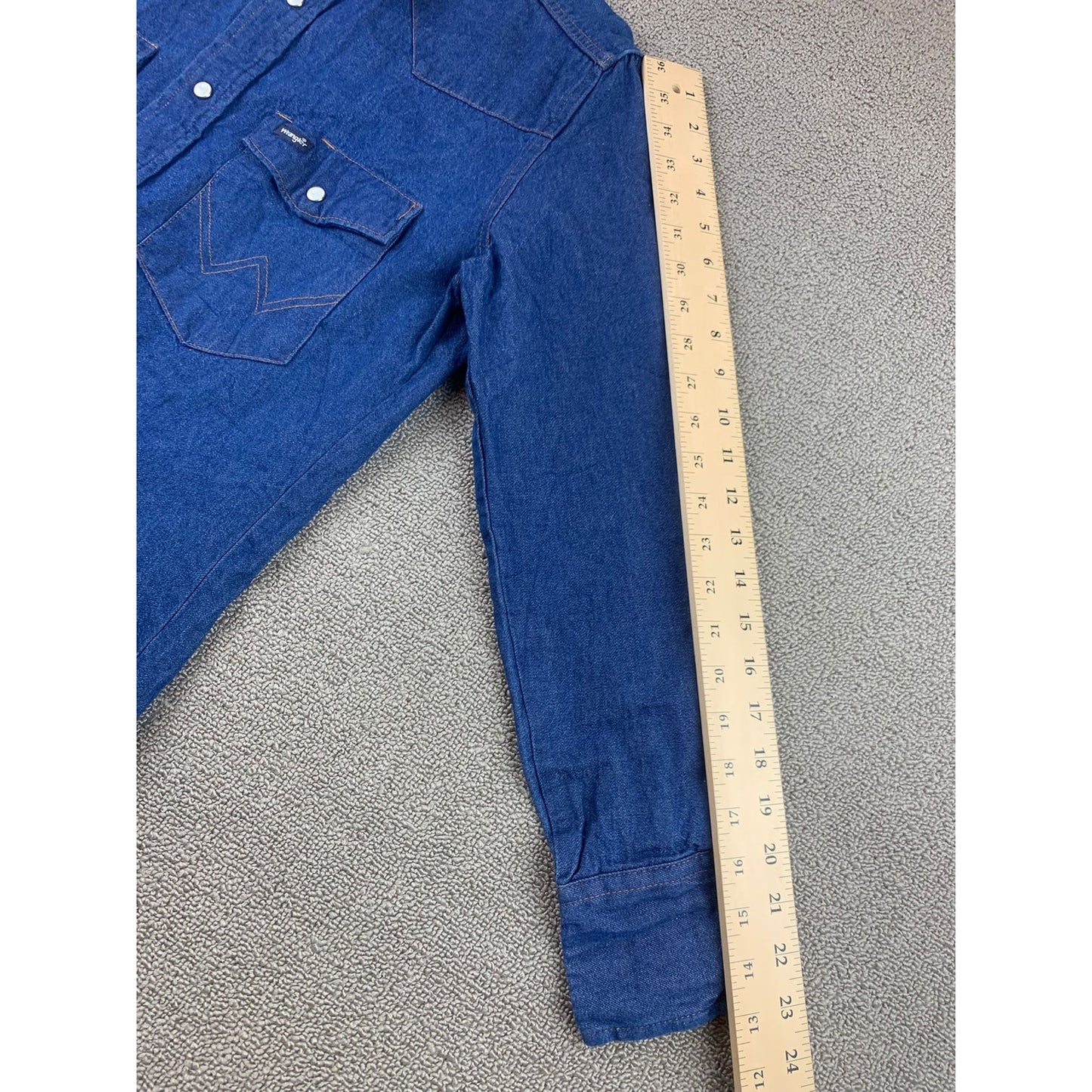 Vintage 90's Wrangler  Men's Small Pearl Snap Long Sleeve Denim Western Shirt