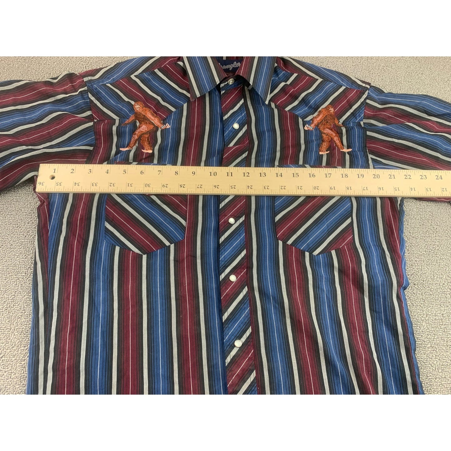 Vintage Wrangler Western Pearl Snap Shirt Short Sleeve Embroidered Bigfoot SZ M