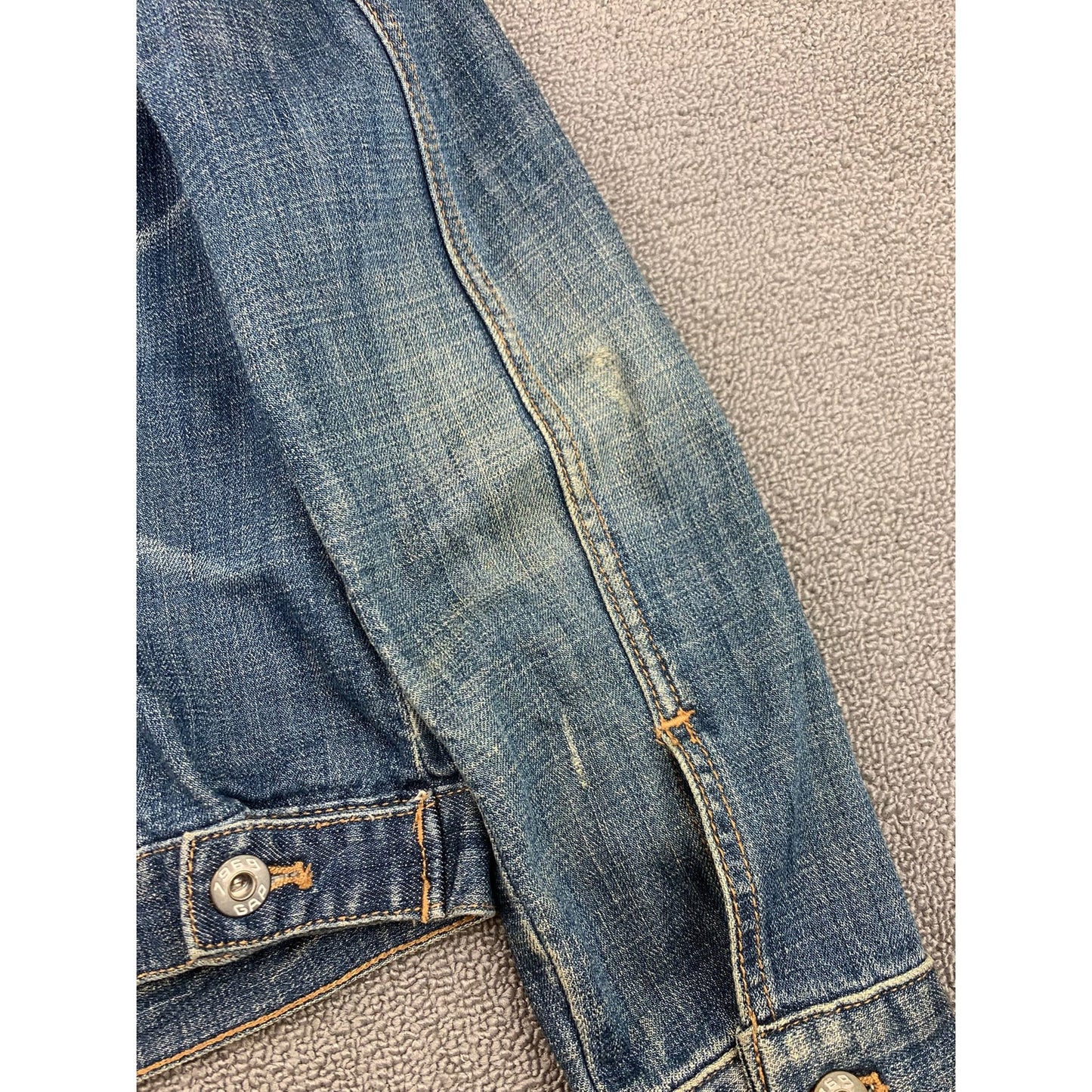 Vintage Y2K Gap Women's Large Blue Washed Distressed Fit Denim Jacket