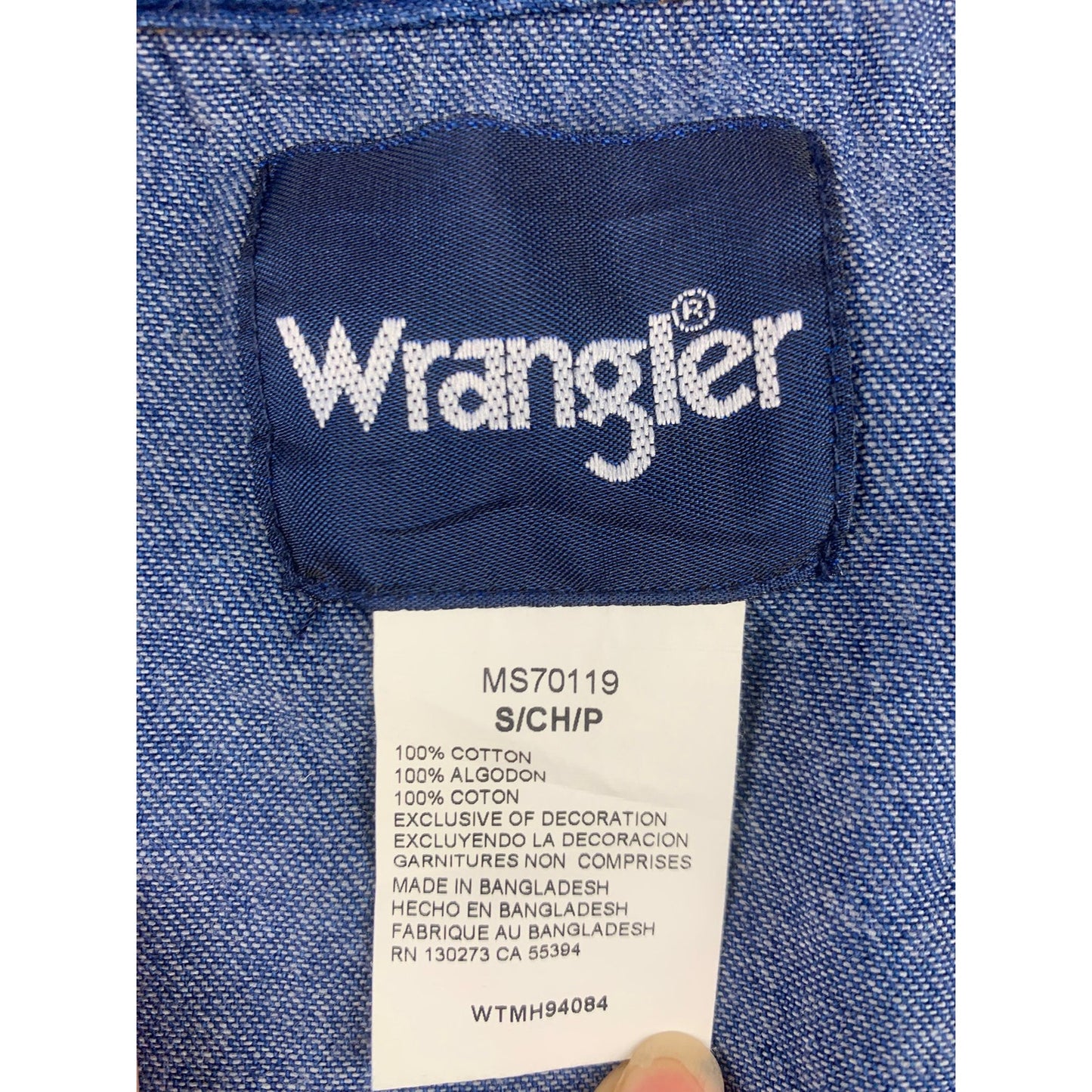 Vintage 90's Wrangler  Men's Small Pearl Snap Long Sleeve Denim Western Shirt