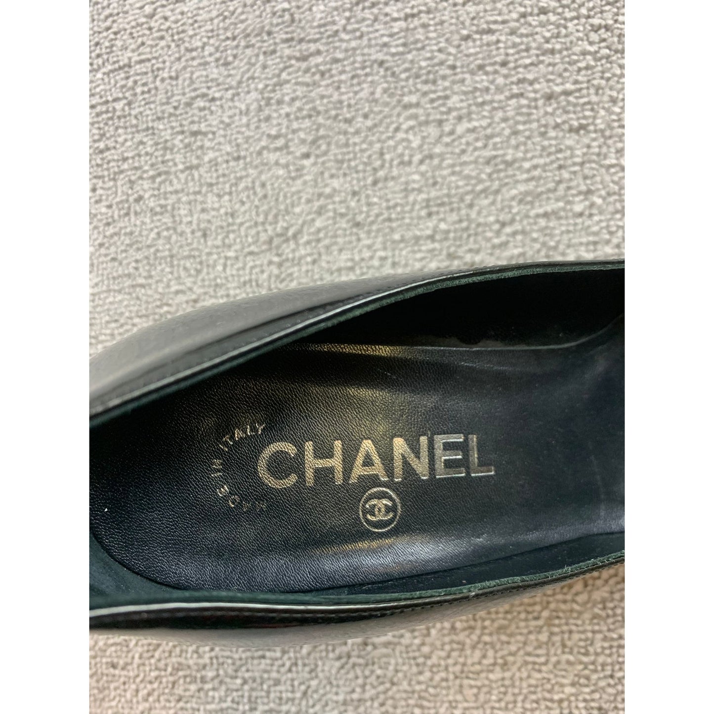 Authentic CHANEL Size 39 Women's Patent Leather Pumps in Black