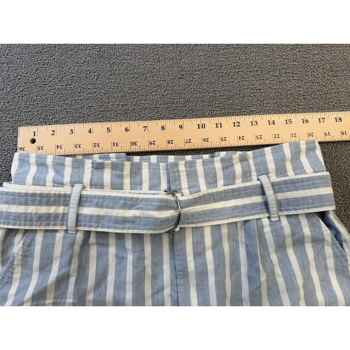 FRAME Women's 6 Casual Linen Blend Shorts Chambray Light Blue Stripe