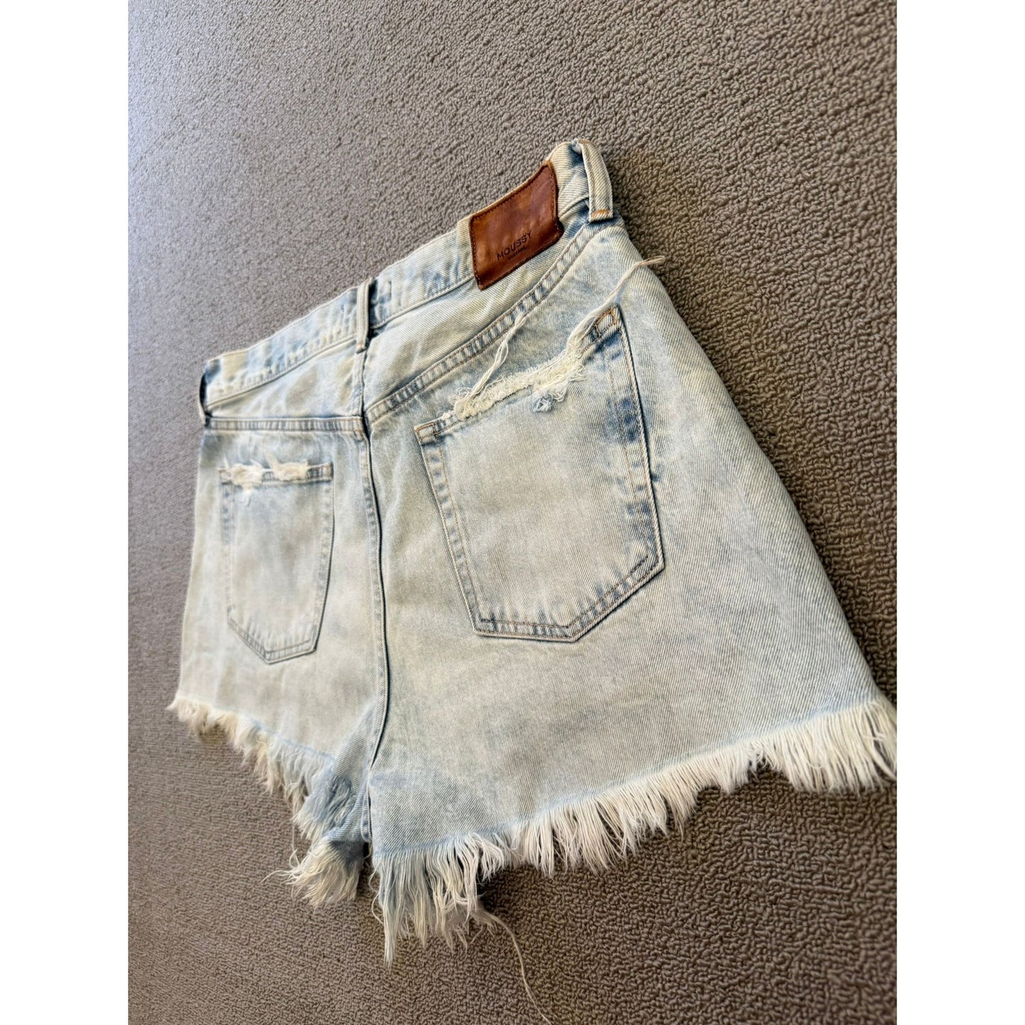 MOUSSY VINTAGE Women 33 Light Wash Distressed Denim Shorts Frayed Hem