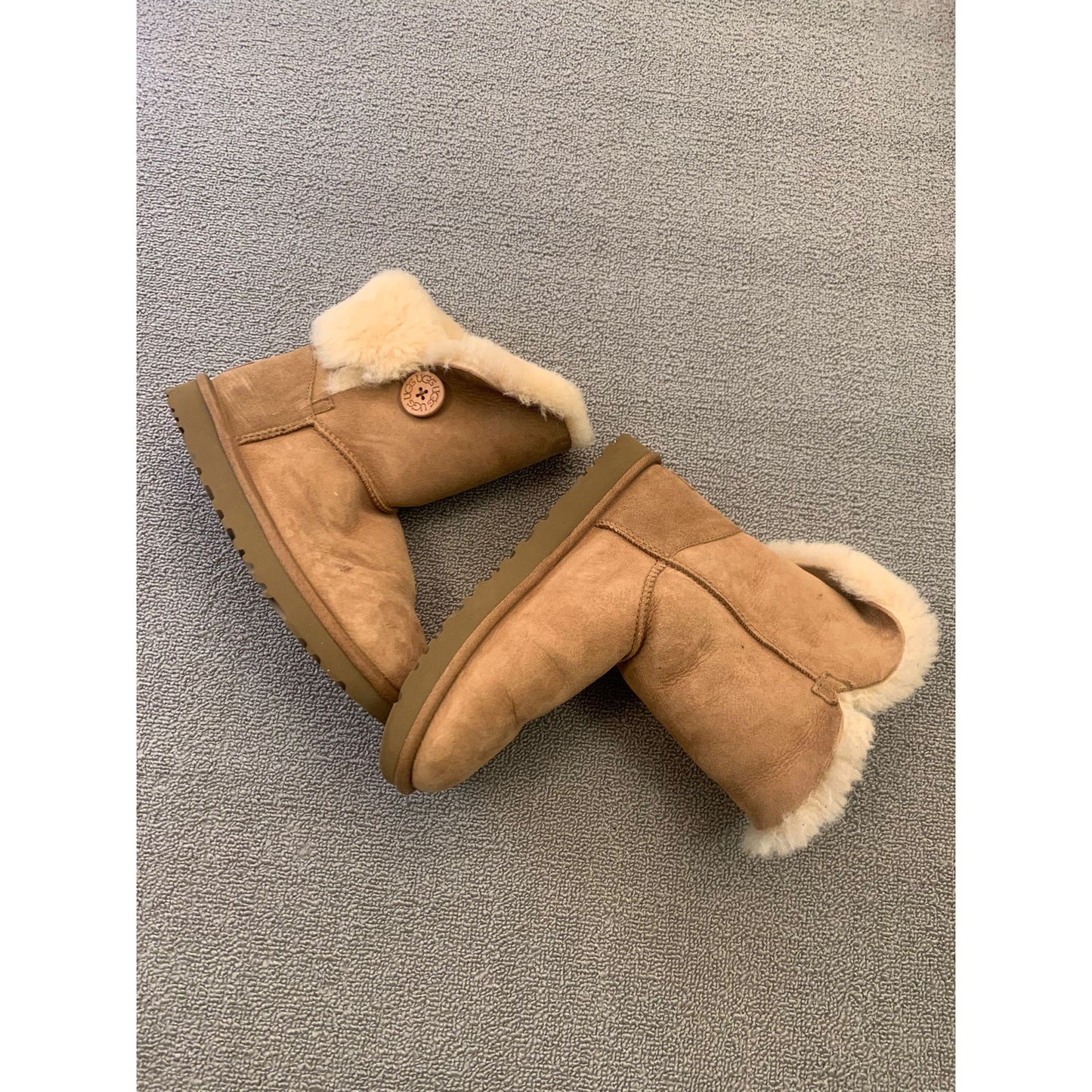 UGG Women US 7 Brown Suede Fur Classic Short Boots