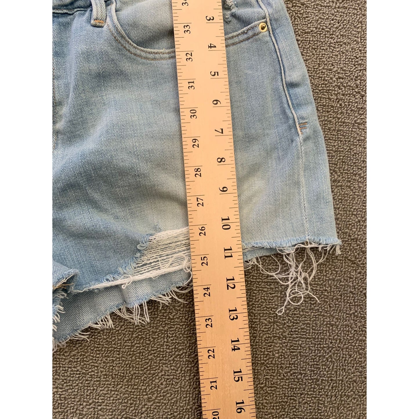 Frame Women 30 Light Wash Blue Cut Off Raw Hem Denim Shorts