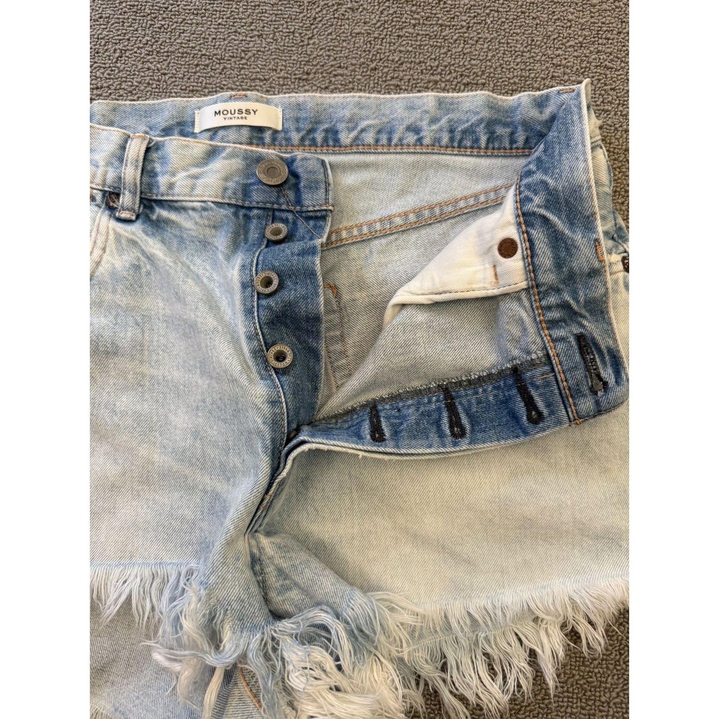 MOUSSY VINTAGE Women 33 Light Wash Distressed Denim Shorts Frayed Hem