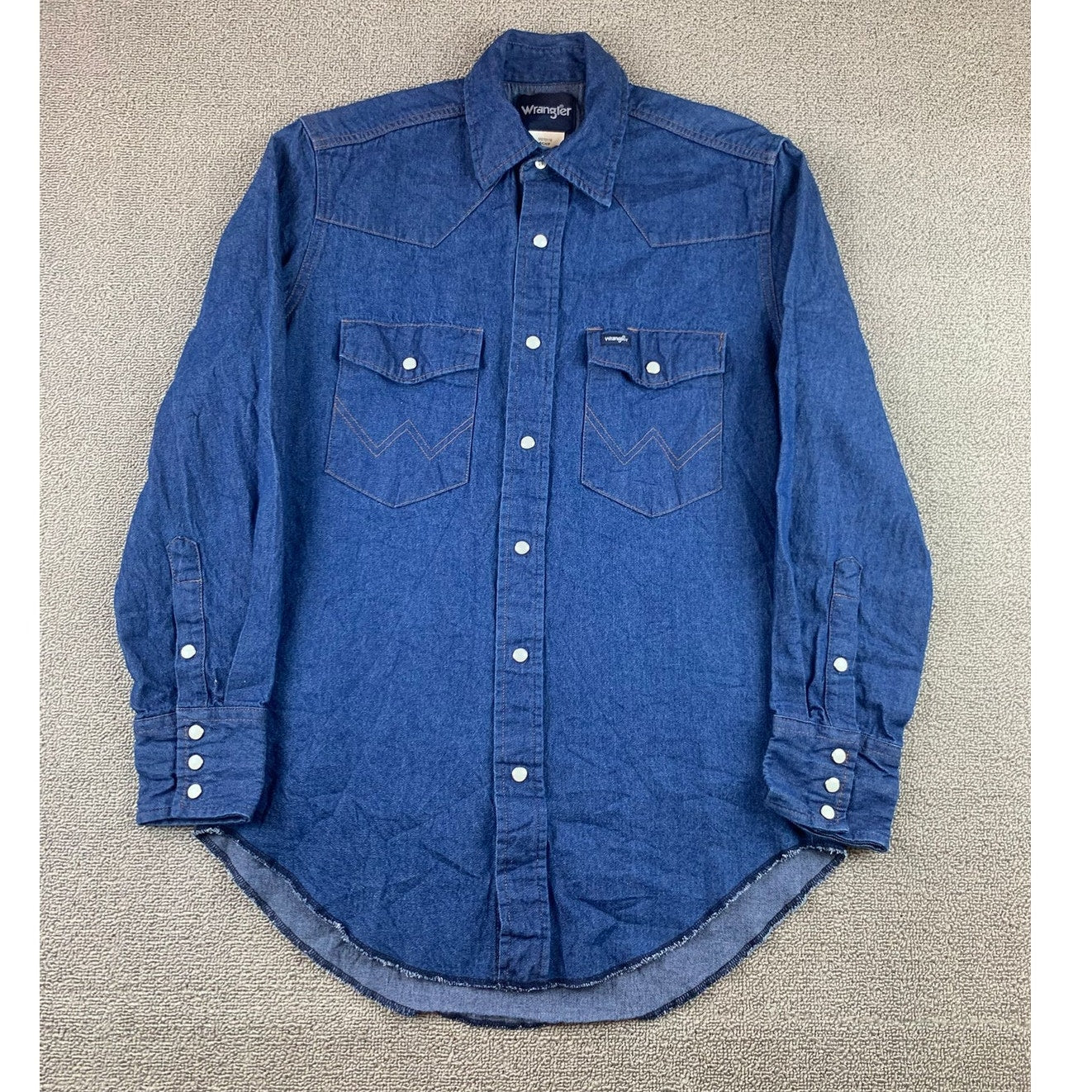 Vintage 90's Wrangler  Men's Small Pearl Snap Long Sleeve Denim Western Shirt