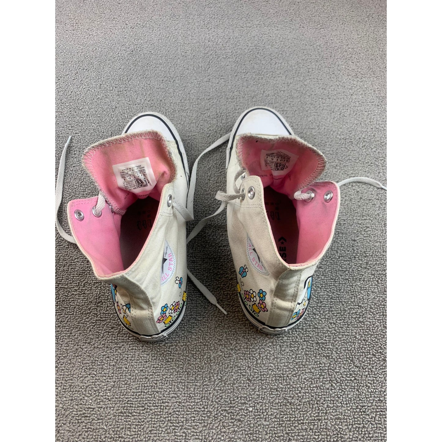 Converse Chuck Taylor Women 10 White Hello Kitty Chuck Taylor High Top Sneakers