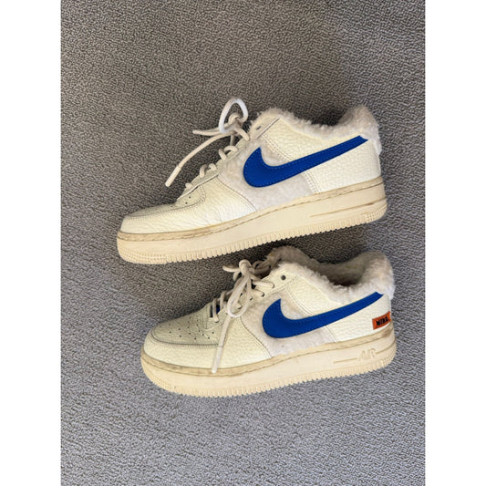 Nike Air Force 1 Women's Size 6  White Blue Sherpa Fleece Sneakers