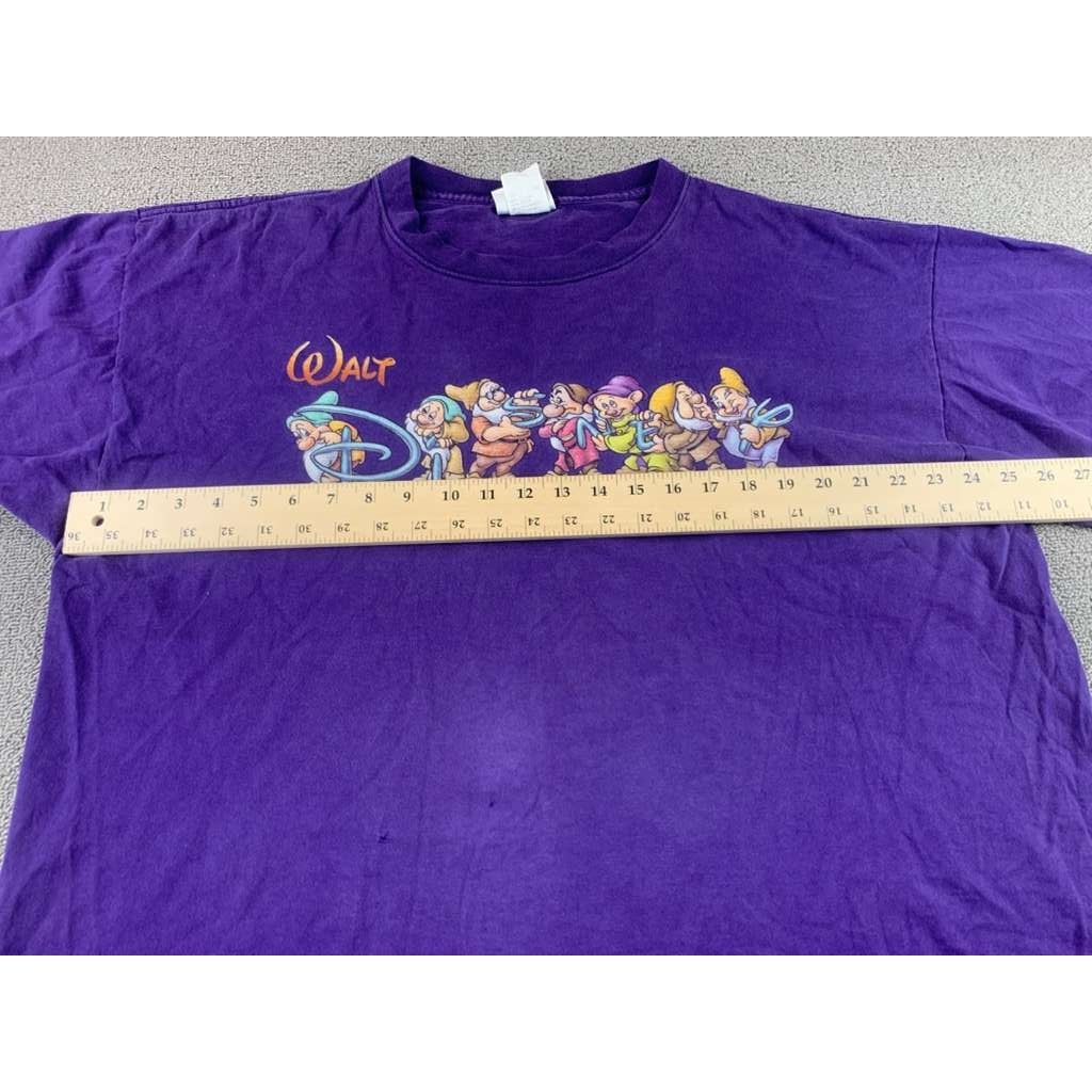 Vintage Walt Disney XL Purple Snow White Seven Dwarfs Graphic Crewneck T Shirt