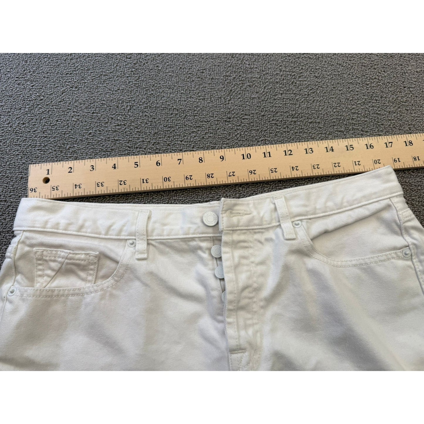 7 FOR ALL MANKIND Women Size 30 White Raw Hem Shorts