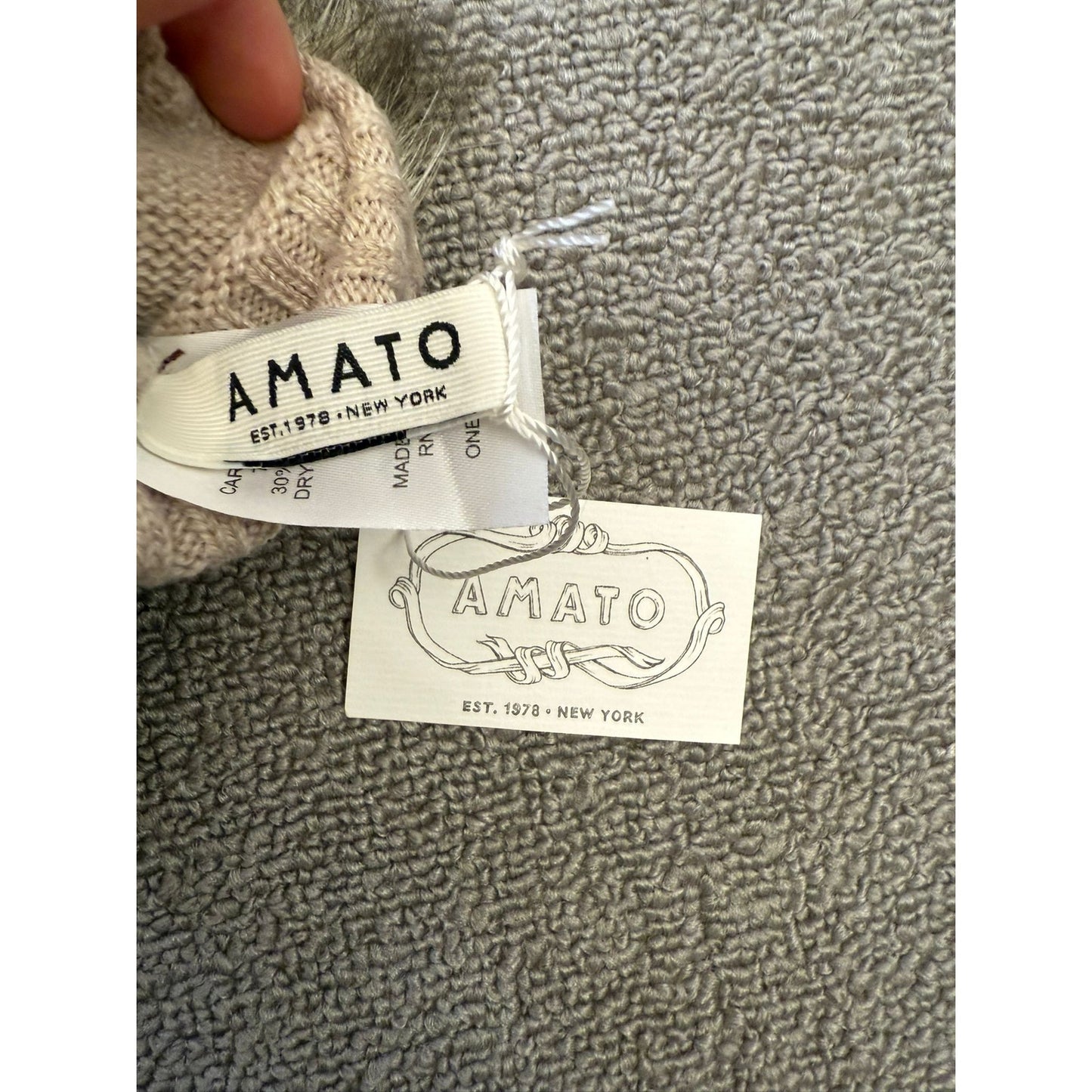 Carolina Amato Women's One Size Beige Cashmere Blend Faux Fur Knit Mittens NWT