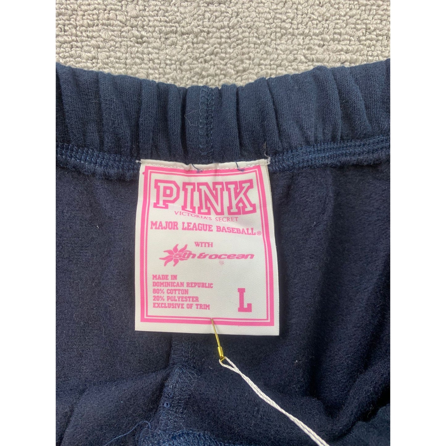 Rare Victoria’s Secret Pink MLB Yankees Cropped Capri Sweatpants - Size  Large