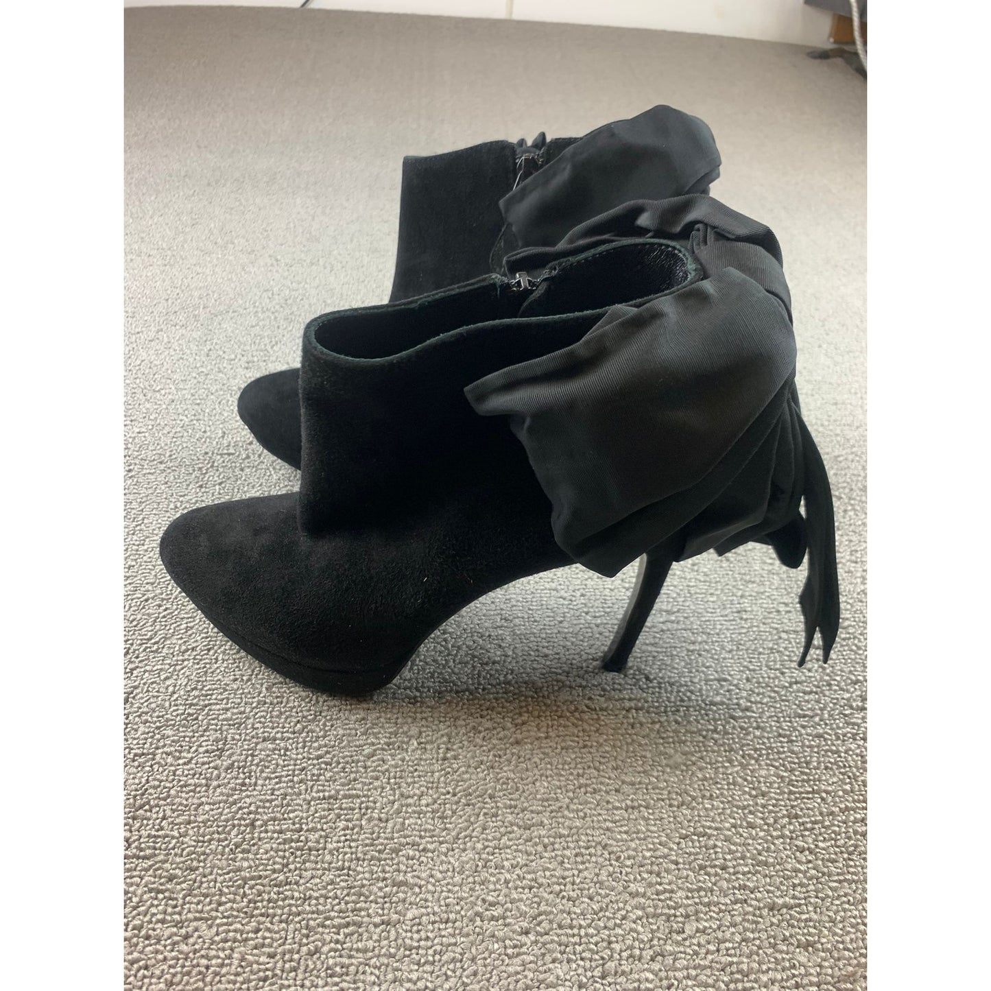 Genuine Alexander McQueen Black Suede Bow Ankle Boots Size 38 Authentic