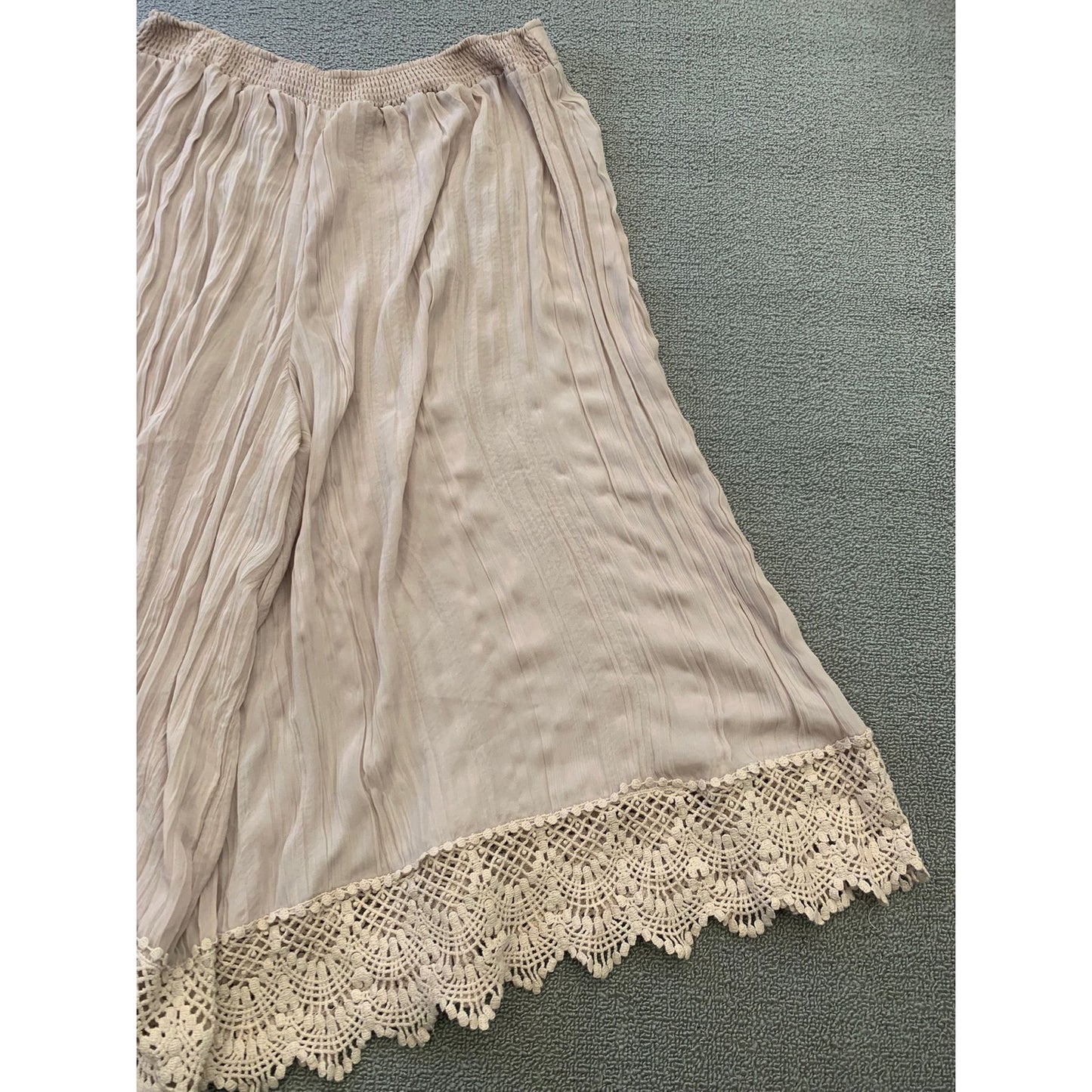 Free People Women's L Flowy Shorts Beige Cropped Culottes Crochet Lace Hem