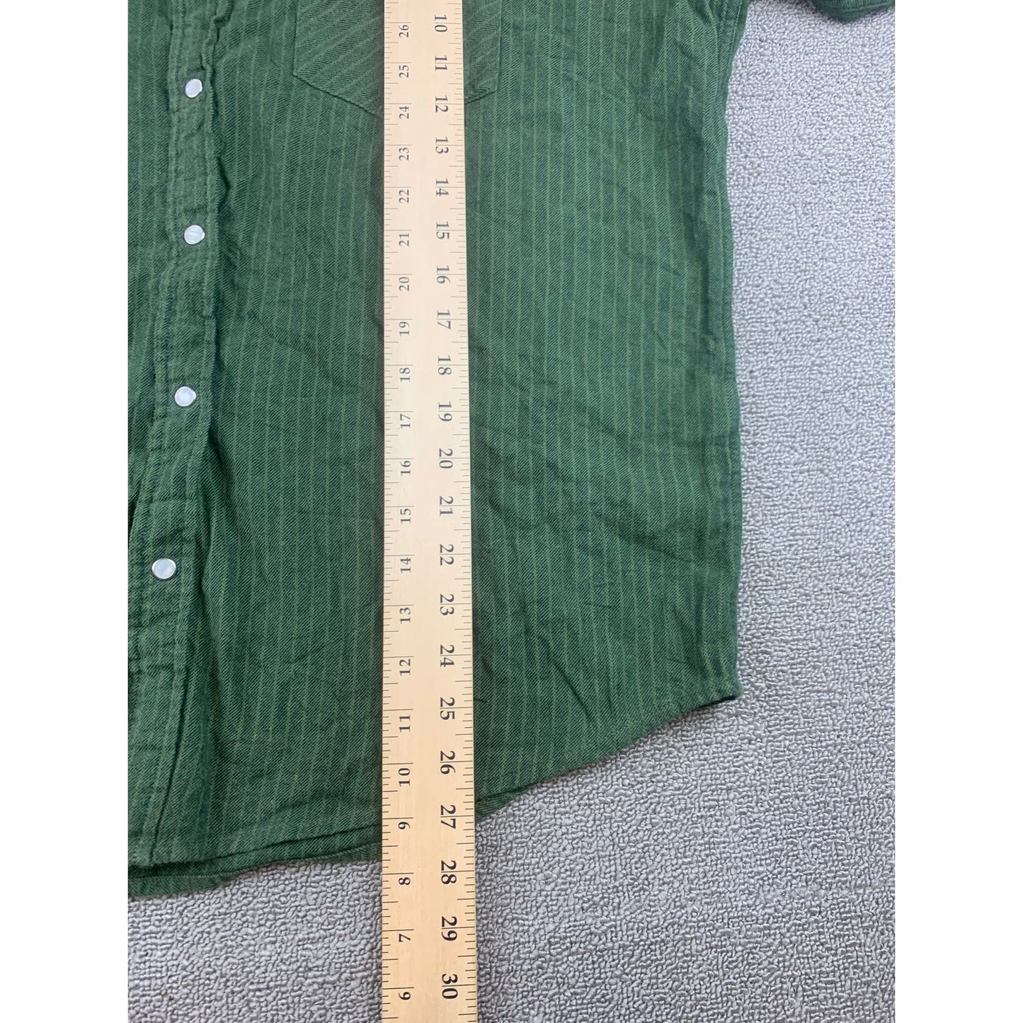 Levi's Men's Size XL Flannel Western Shirt with Green Stripes and Pearl Snaps