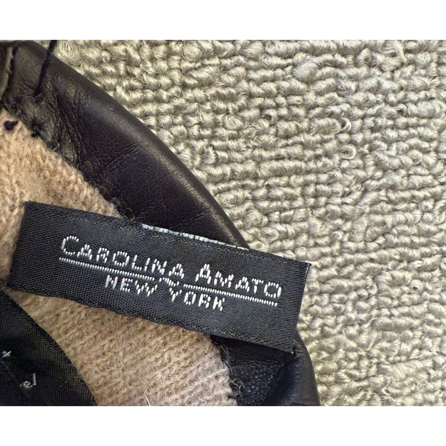 Carolina Amato Women's Size 7.5 Black Studded Lambskin Cashmere Lined Gloves NWT