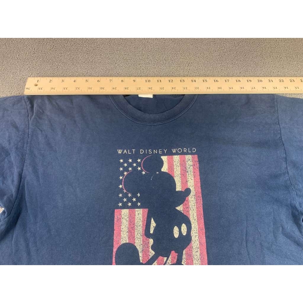 Vinatge Walt Disney Mickey Mouse Men's Size XL Navy Blue World Graphic T Shirt