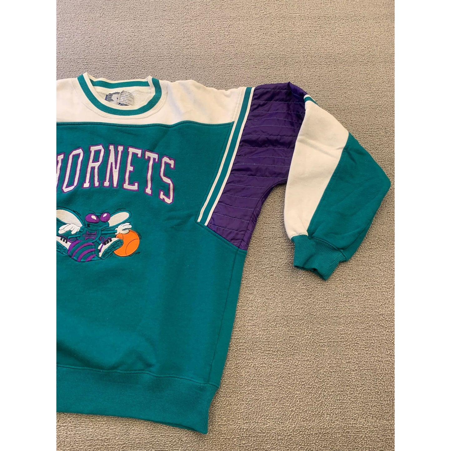 Vintage Charlotte Hornets NBA x STARTER Men Large Teal White Purple Sweatshirt