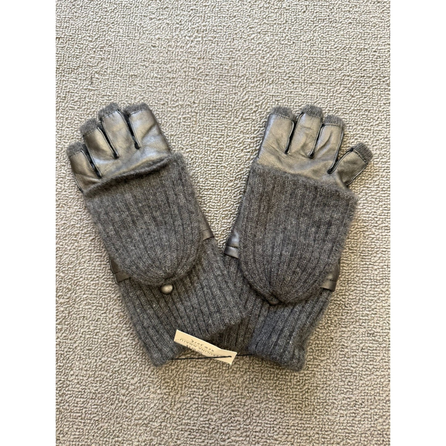Carolina Amato Women's S/M Gray Cashmere Wool Lamb Skin Knit Mittens $170 MSRP